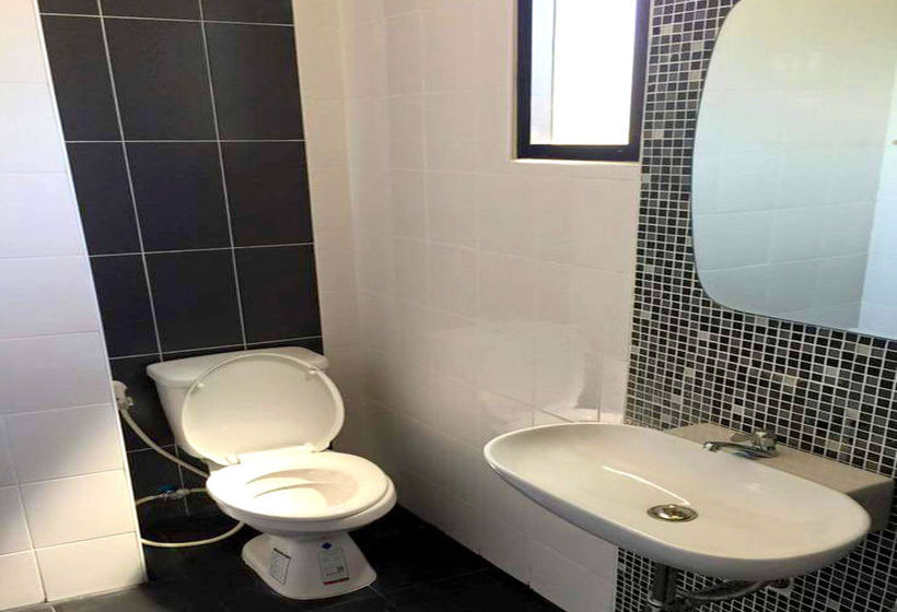 Hotel The Living At Surat 7