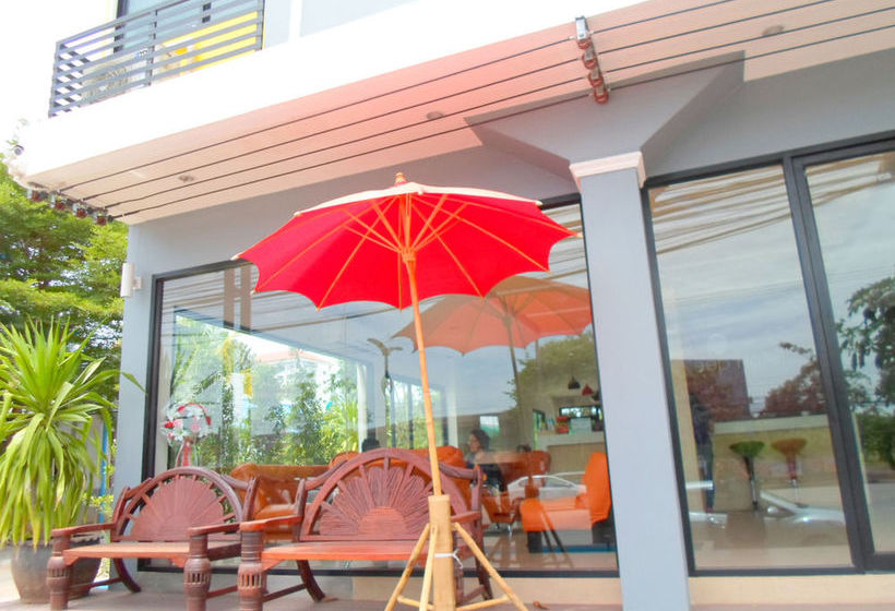 Hotel The Living At Surat 8