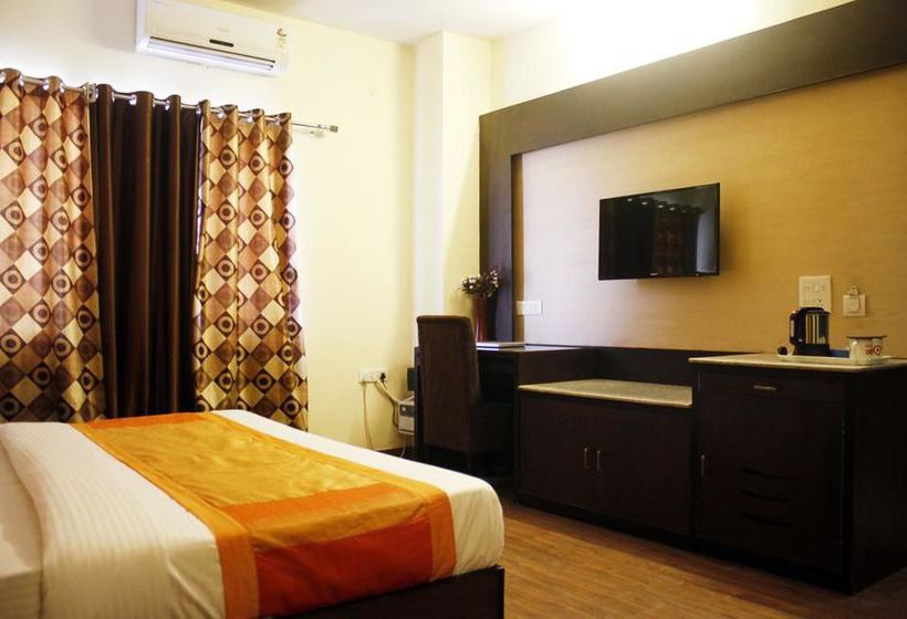 Hotel Oyo Premium Saharanpur Road 10
