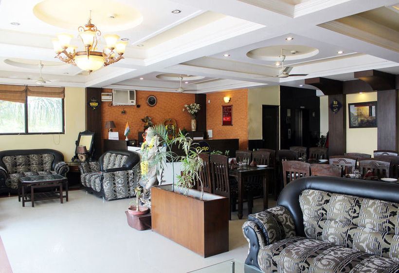 Hotel Oyo Premium Saharanpur Road 5