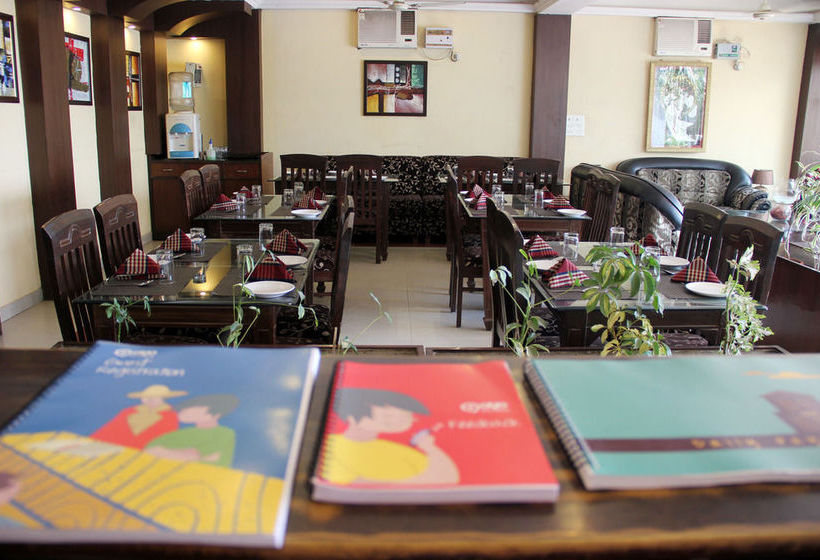 Hotel Oyo Premium Saharanpur Road 7