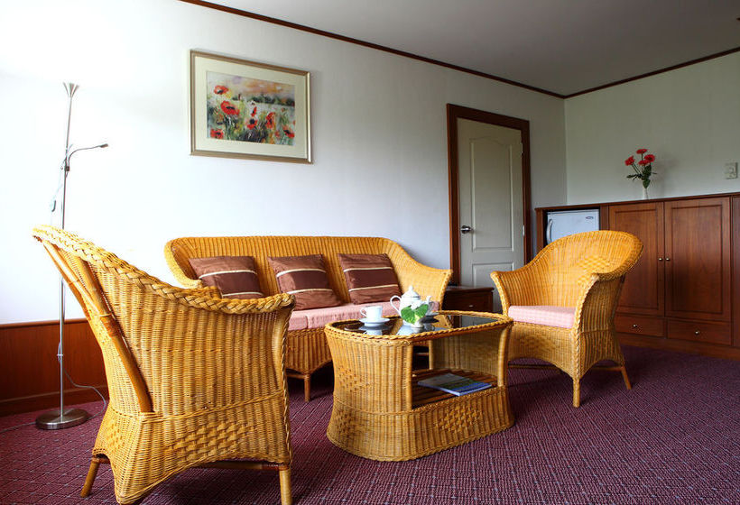 Hotel Wattana Park 5