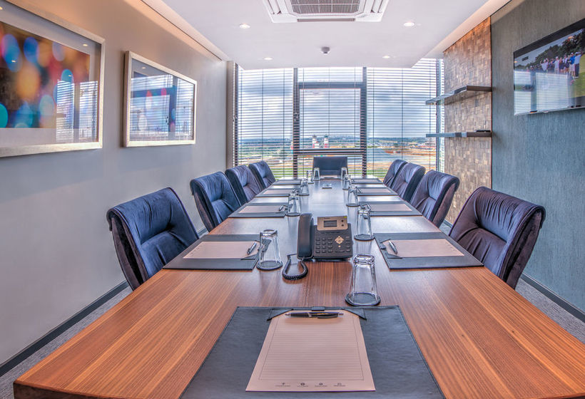 City Lodge Hotel Waterfall City 20