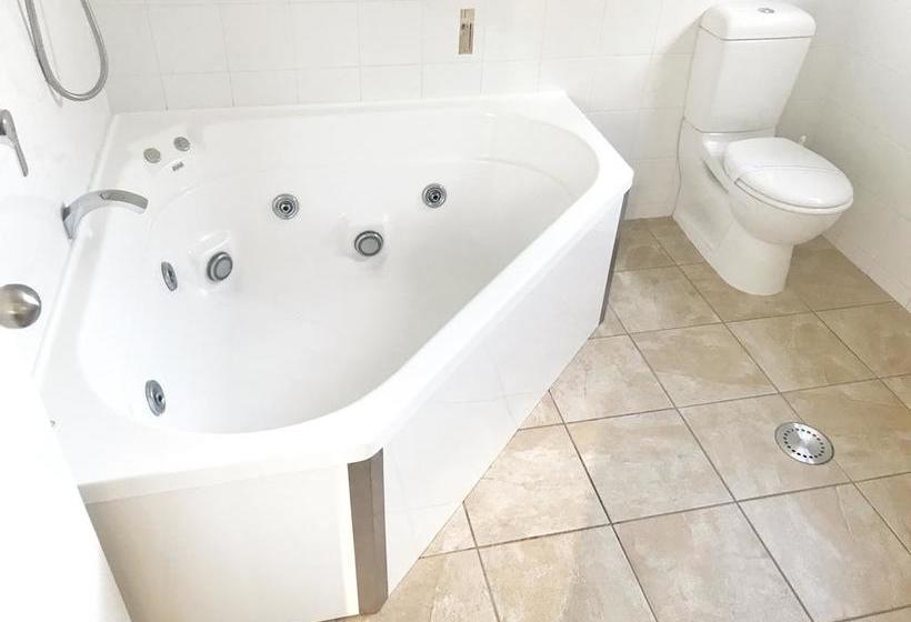 Avalon Manor Motel 1