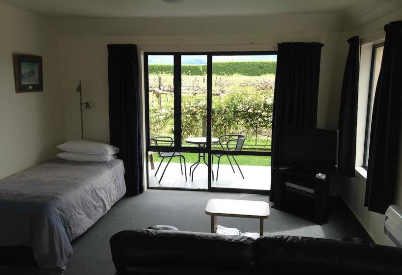 Avalon Manor Motel 12