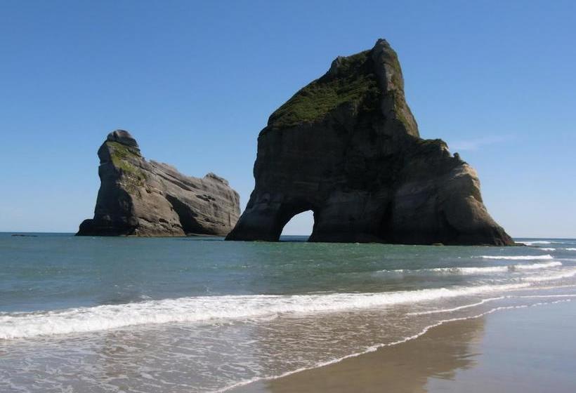 Avalon Manor Motel 15