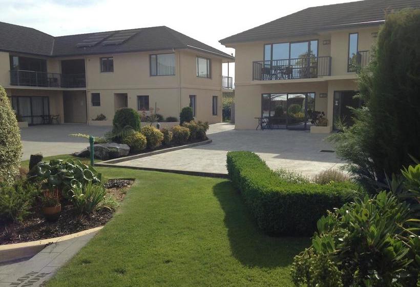 Avalon Manor Motel 16