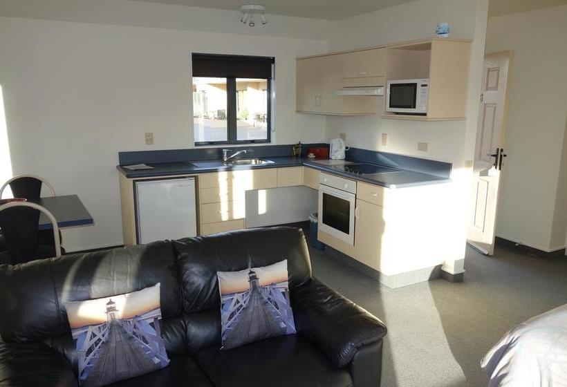 Avalon Manor Motel 20