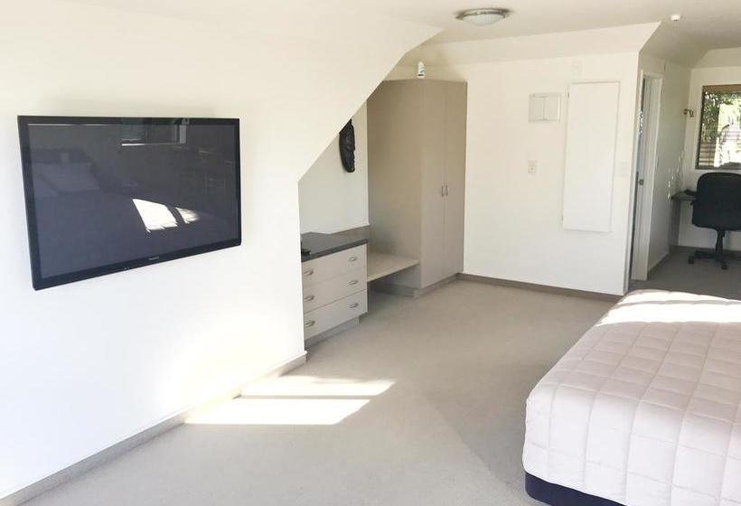 Avalon Manor Motel 4