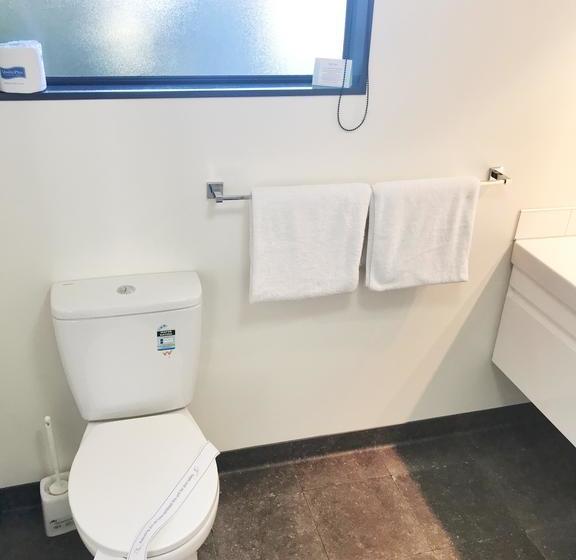 Avalon Manor Motel 6