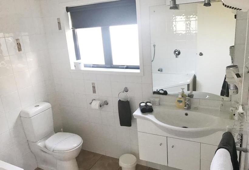 Avalon Manor Motel 8