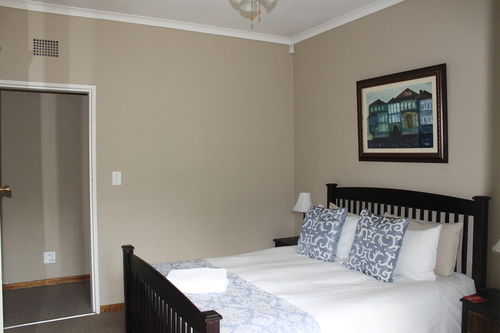 Pension Fin & Feather Guest House 10