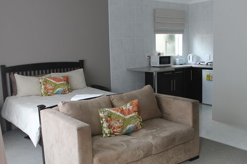 Pension Fin & Feather Guest House 11