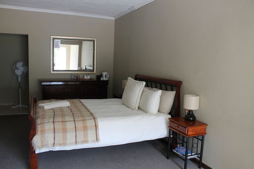 Pension Fin & Feather Guest House 12