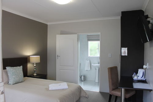 Pension Fin & Feather Guest House 13