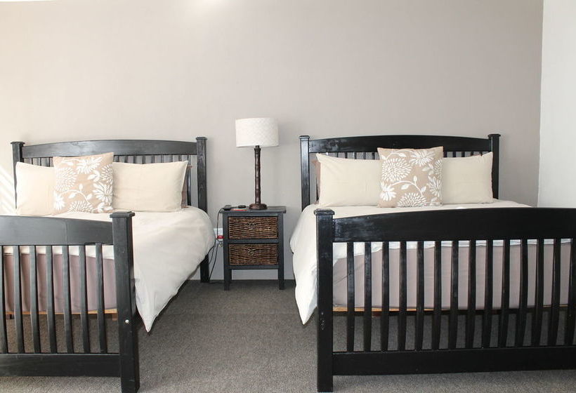 Pension Fin & Feather Guest House 15