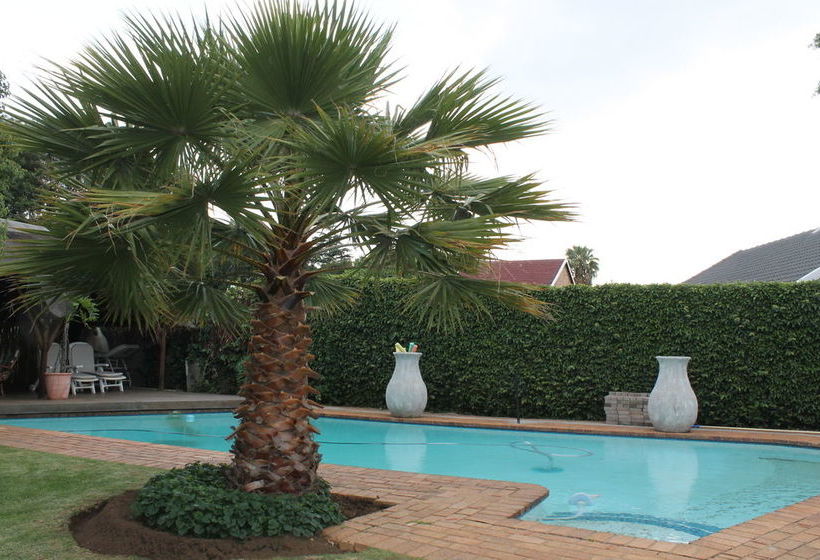 Pension Fin & Feather Guest House 18