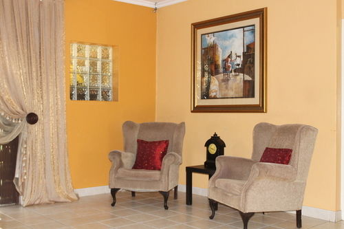 Pension Fin & Feather Guest House 2