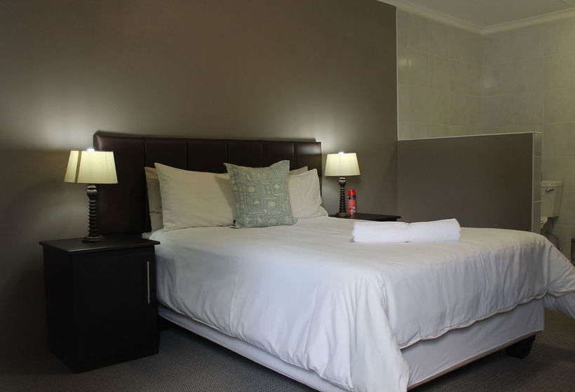 Pension Fin & Feather Guest House 4