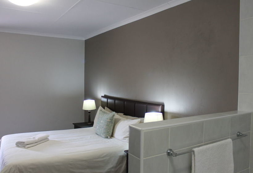 Pension Fin & Feather Guest House 5