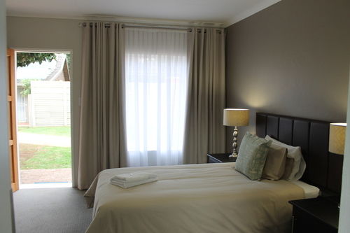 Pension Fin & Feather Guest House 6