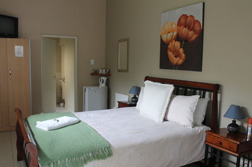 Pension Fin & Feather Guest House 7