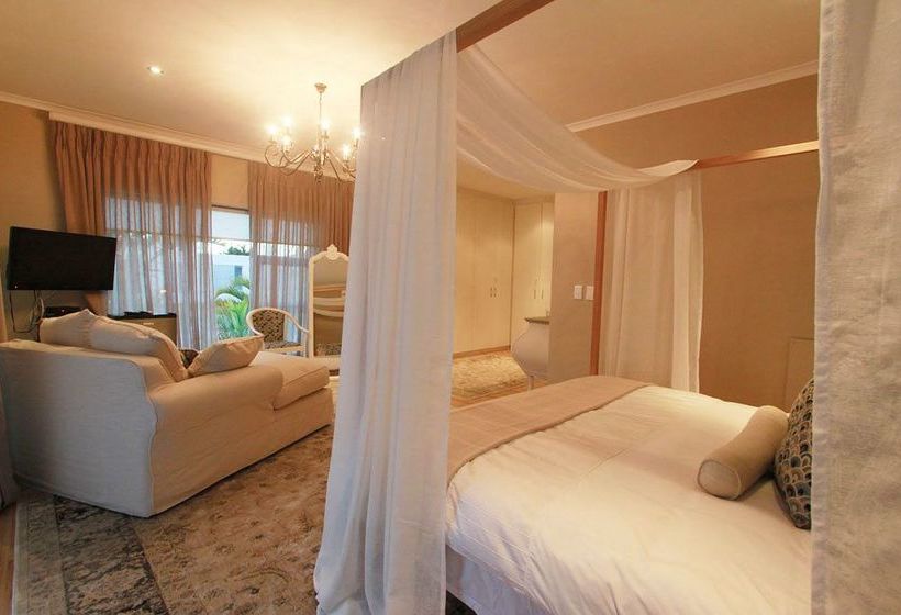 Pension Sunset Beach Lodge & Spa 12