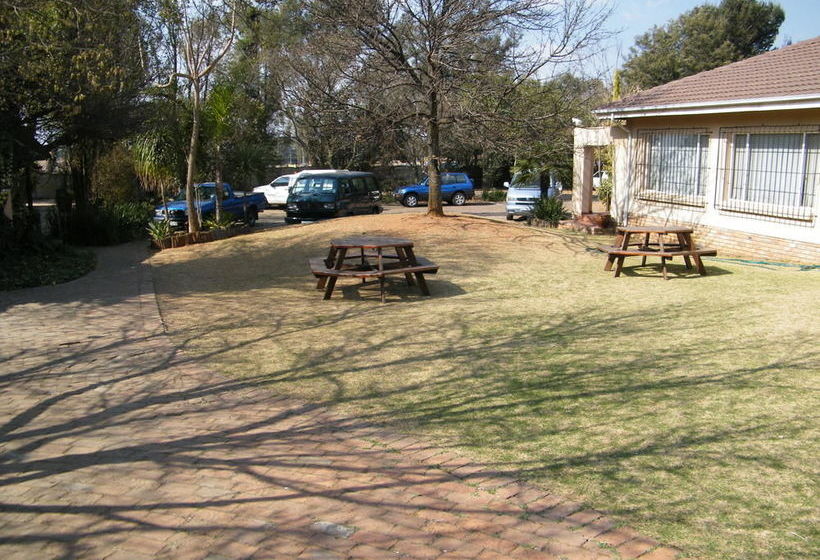 Pension Airport Lodge Guest House 15