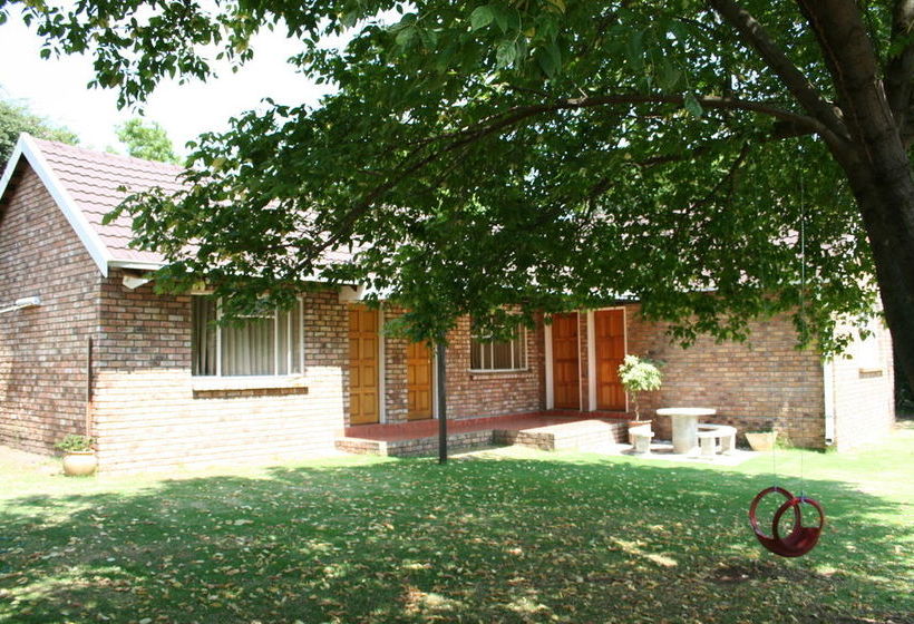 Pension Airport Lodge Guest House 17