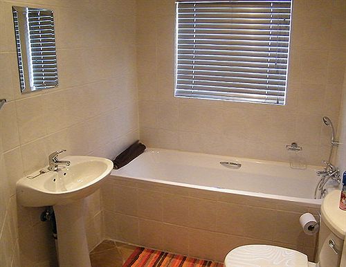 Pension Airport Lodge Guest House 8