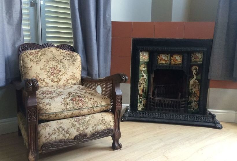 Pension 30 On Oatlands Road 1