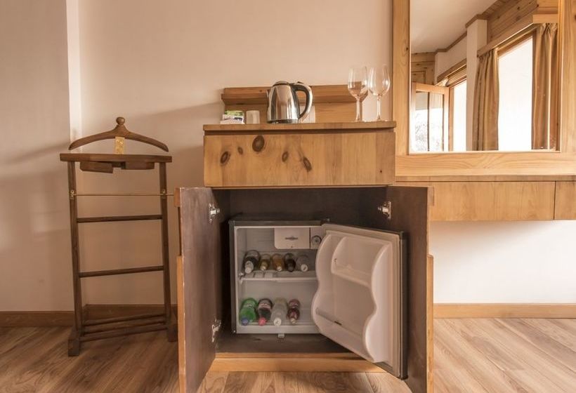 Hotel The Whispering Inn 16