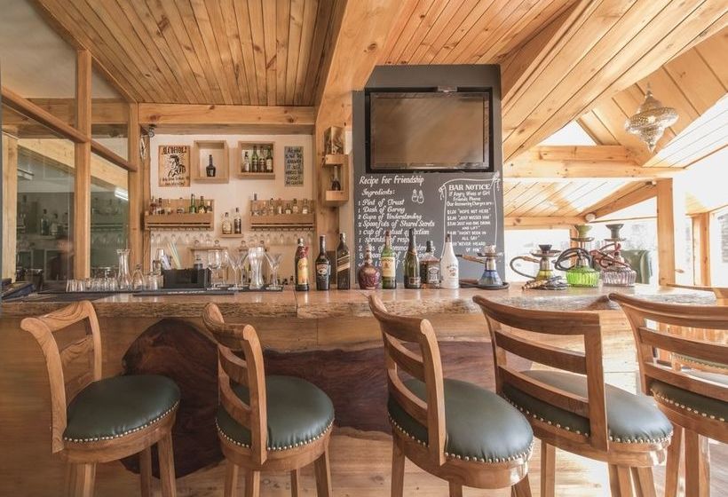 Hotel The Whispering Inn 18