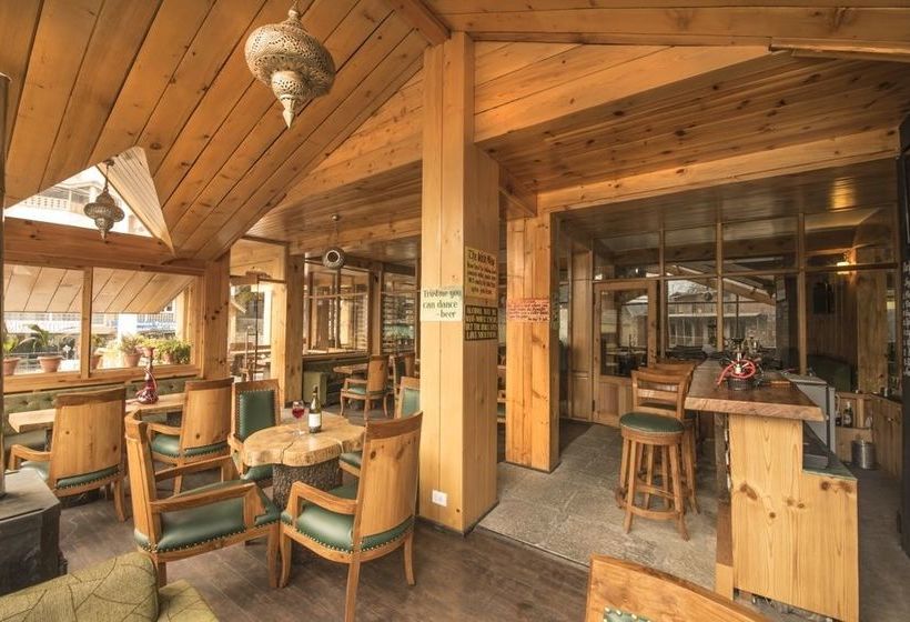 Hotel The Whispering Inn 19