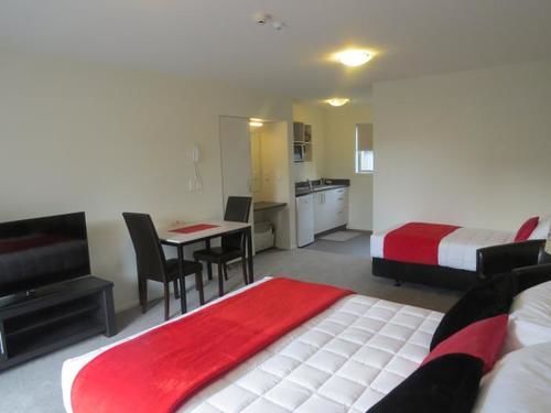 Ellena Court Motel 11