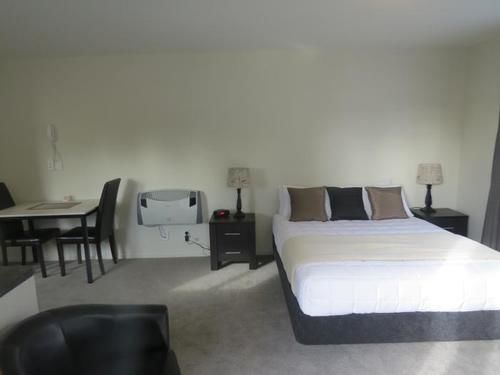 Ellena Court Motel 13