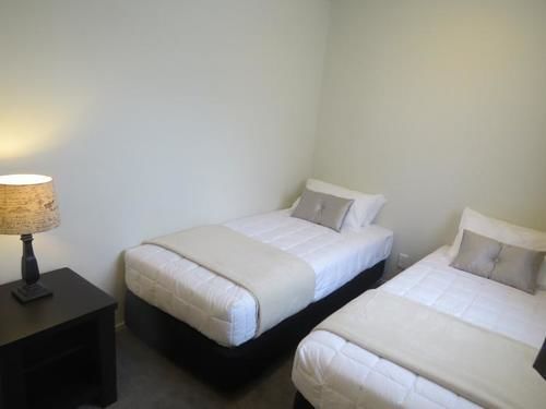 Ellena Court Motel 5