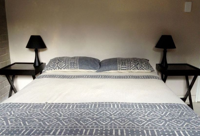 Hostel Hard Rock Backpackers 9