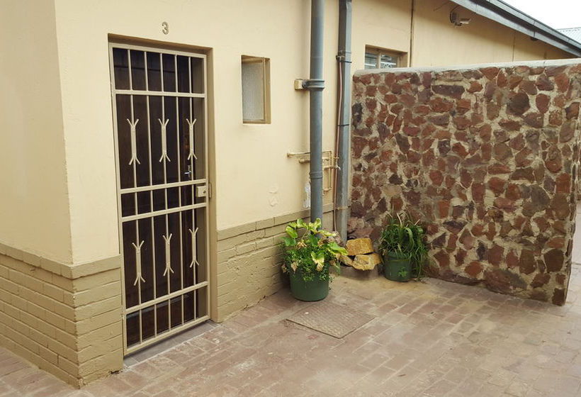 Pension Suburbian Lodge 8