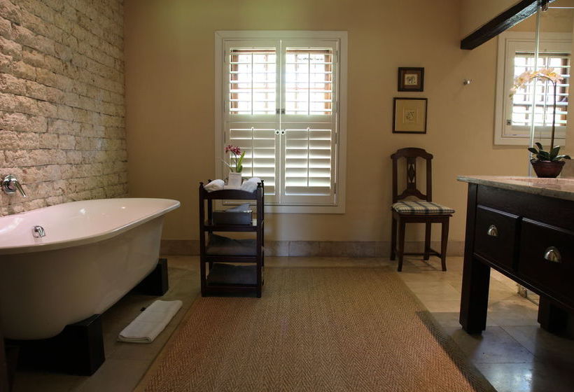 La Petite Dauphine 10