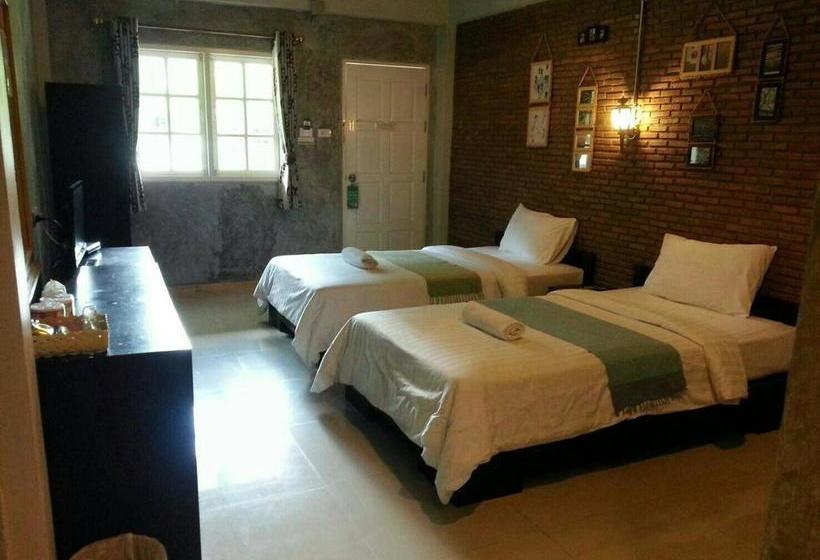 Hotel Bamboo House Resort 12