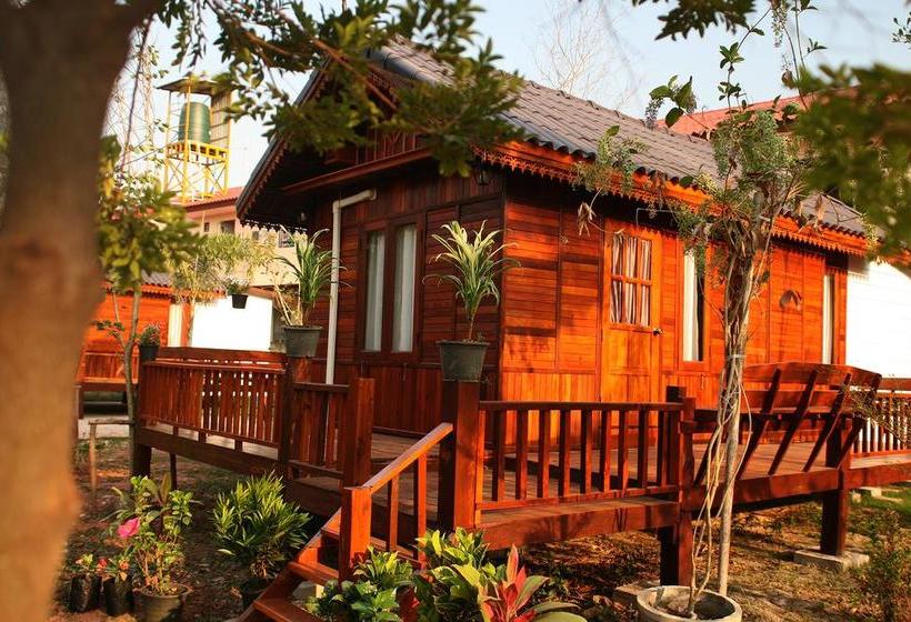 Park & Pool Resort 16