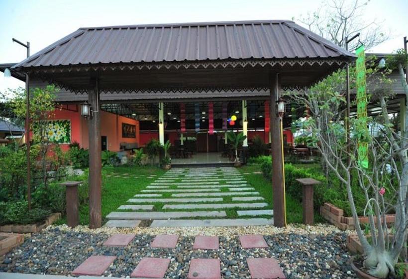 Park & Pool Resort 20