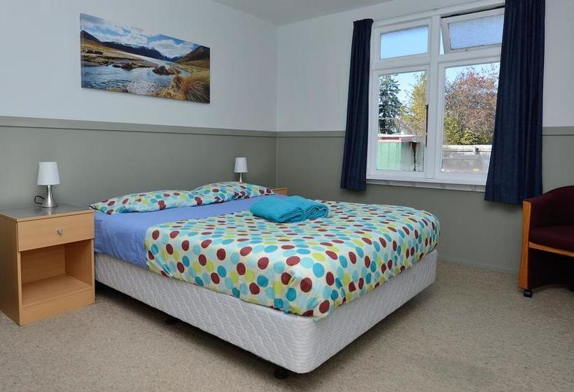 Hostel Jack In The Green Backpackers 4