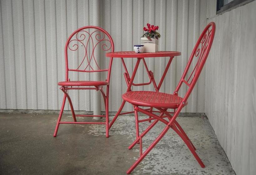 Fiesta Court Motel 5