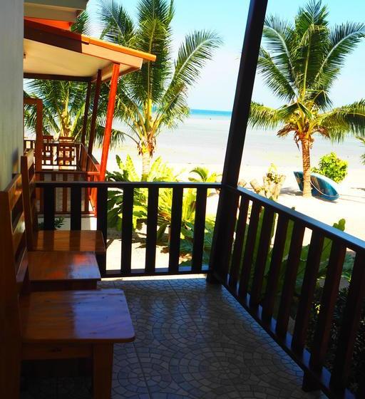 Hotel The Scenery Beach Resort 9