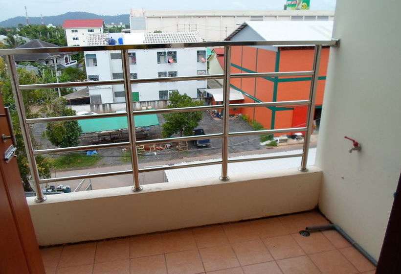 Hotel Ban Maitreejit 13