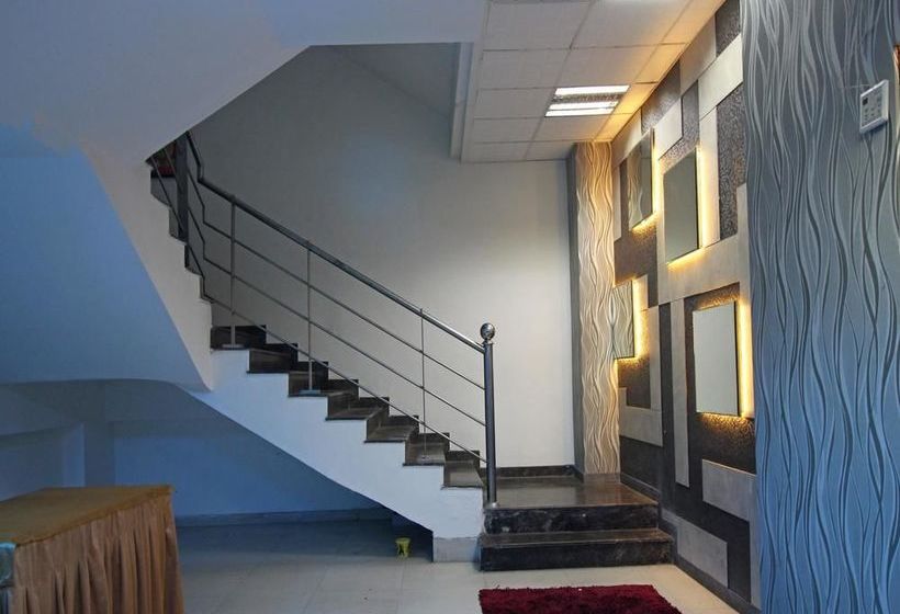 Hotel Zo Rooms Noida Sector 62 1