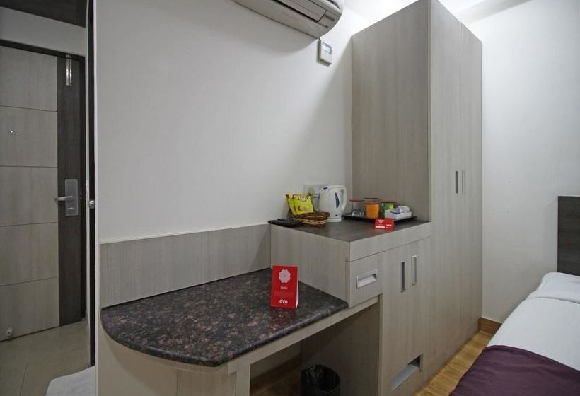 Hotel Zo Rooms Noida Sector 62 10