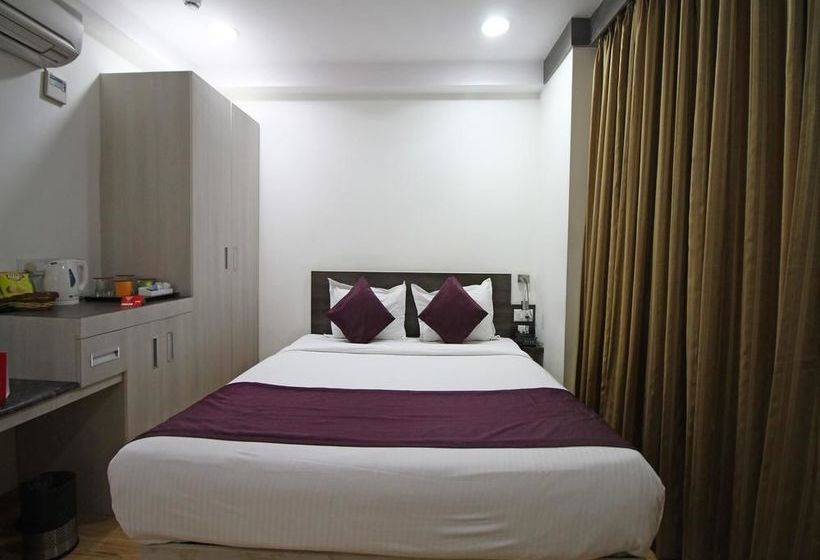 Hotel Zo Rooms Noida Sector 62 11